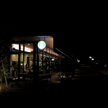 Cafe_in_the_night.jpg